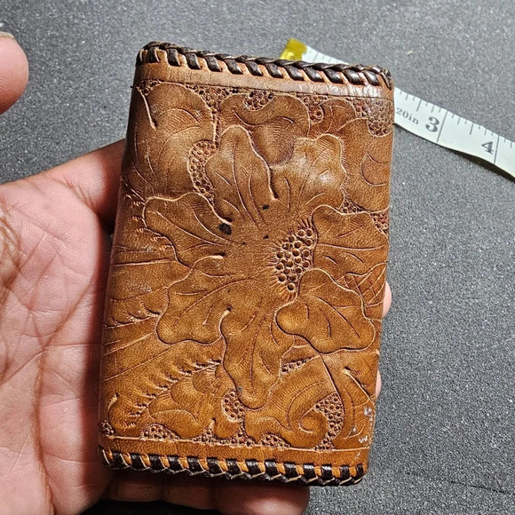 Vintage Engraved Floral Leather Key Holder/organizer tri fold Wallet Case - Picture 1 of 9